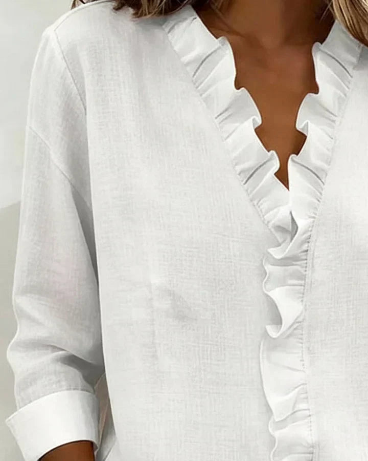 Chiara™ | Blusa con scollo a V e delicate ruches