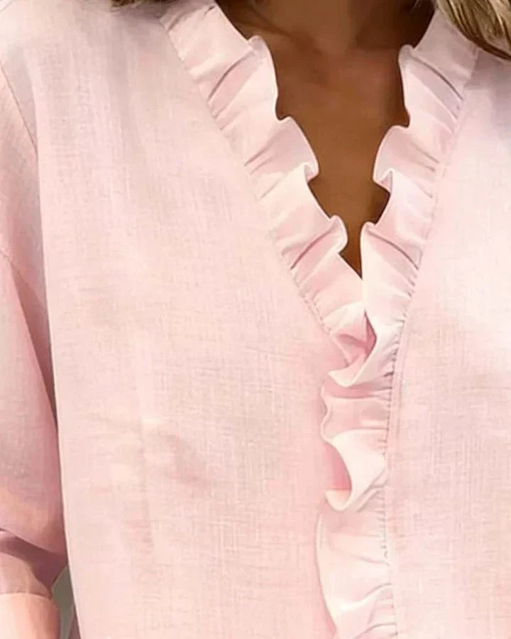 Chiara™ | Blusa con scollo a V e delicate ruches